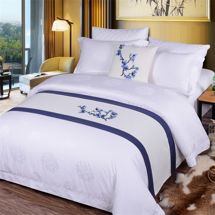 Hot Sale Hotel Linen Decoratiove Cushion 100% Polyester Bed Runner