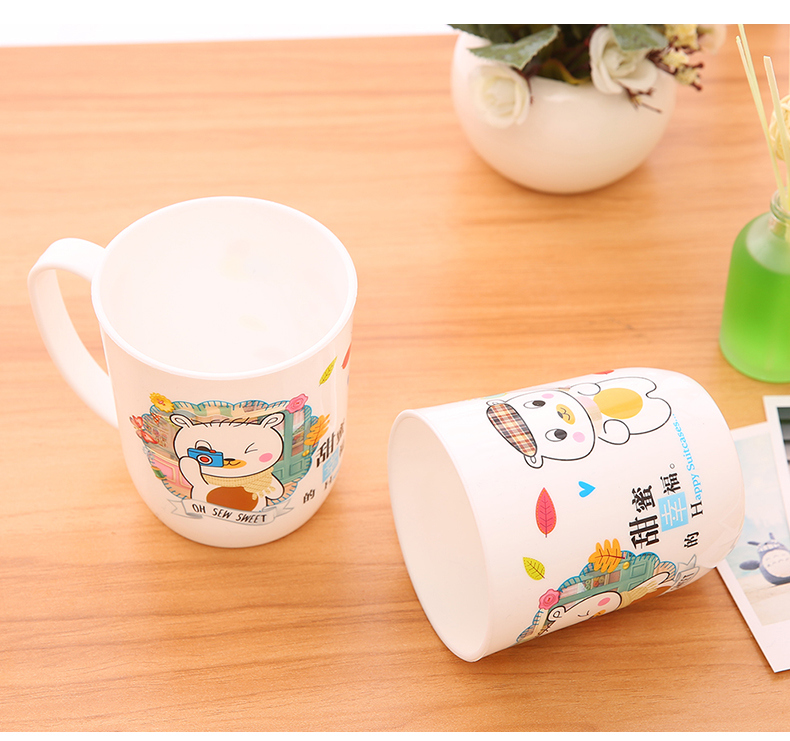 Promotion Gift Wholesale Durable Plastic Couple Tooth Cup Water Cartoon Mug