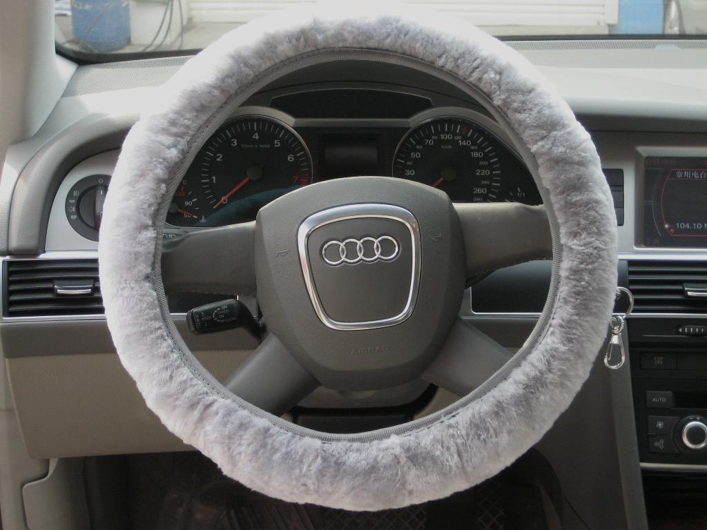 Genuine Australian Sheepskin Car Steering Cover in Short Wool for Men