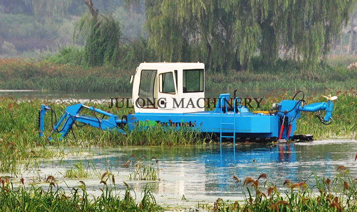 Amphibious Weed Harvester with Other Functions Dredging