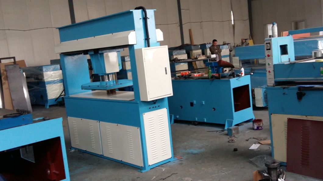 Automatically Hydraulic Sport Shoe Upper Cutting Machine with Conveyor Belt