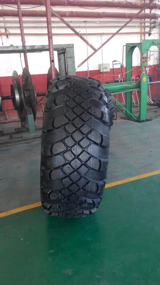Heavy Country Cross Tire Super Military Tire 1500*600-635 1600*600-685
