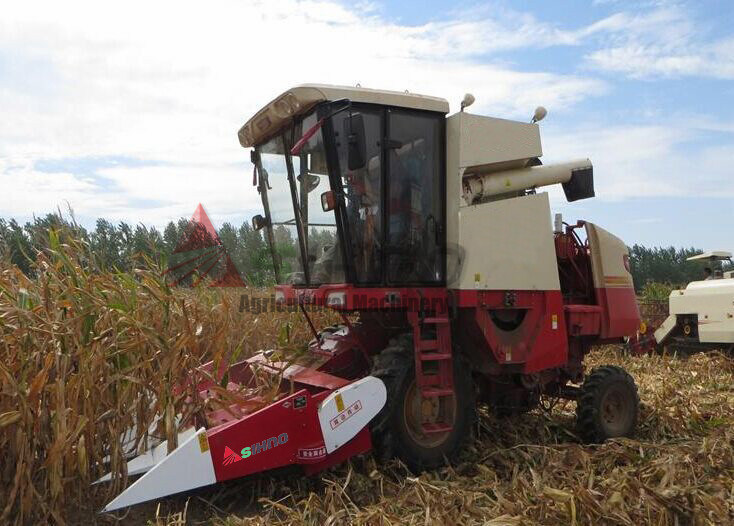 4 Rows Wheel Self-Propelled Header Interchangable Corn and Wheat Combine Harvester