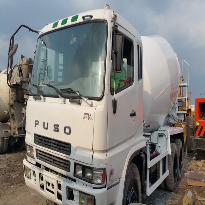 Used Fuso Mixer Truck Repainted White Color Used Concrete Mixer Truck