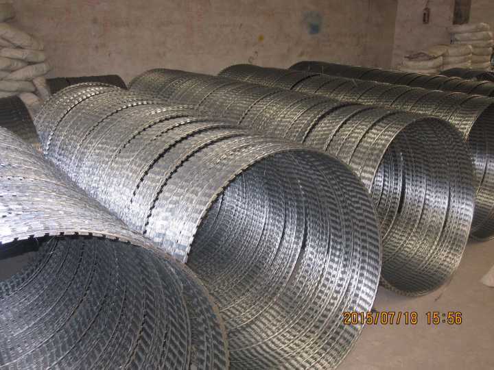 PVC Coated or Galvanized Razor Barbed Wire