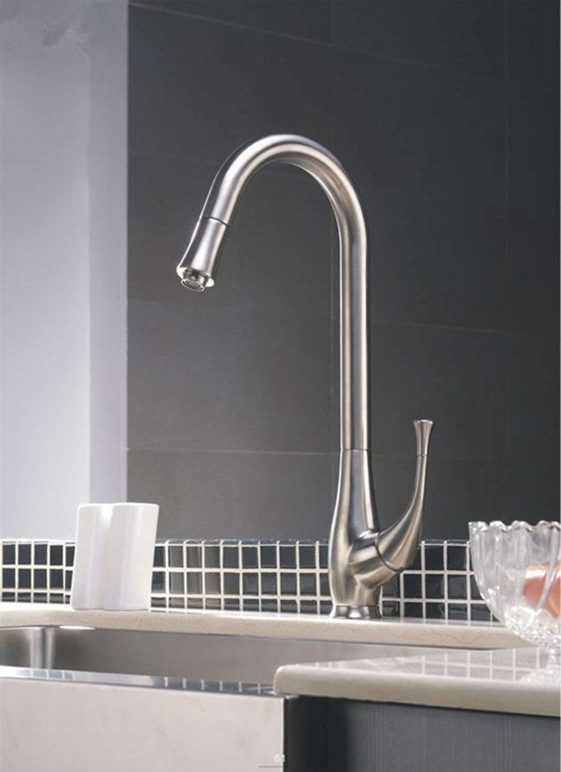 Pull-out Spray Kitchen Sink Faucet with Chrome Finish