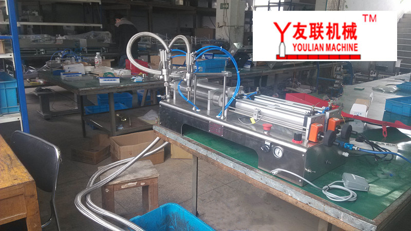 Semi-Automatic One Heads Water/Juice/Oil and Others Liquids Filling Machine300-2000ml (G1WYD)