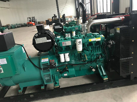 Small/Deutz/V Twin/ Water-Cooled/Cummins/Marine Diesel Engine