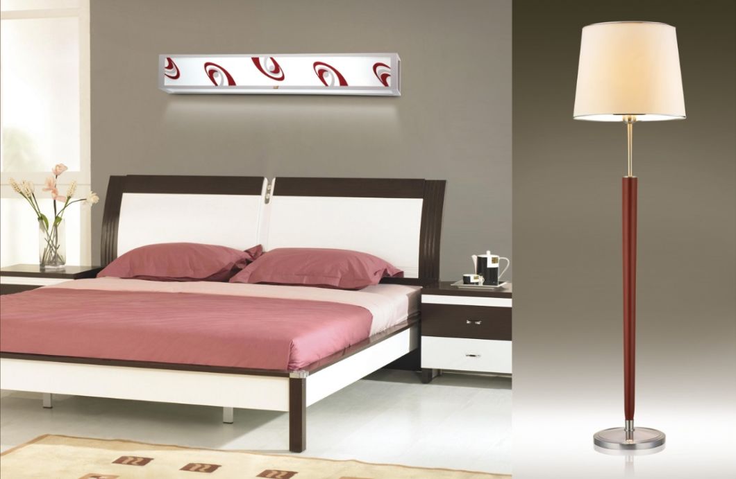 Modern Bedside Steel Rubberwood Desk Lamp (KAMT2618)