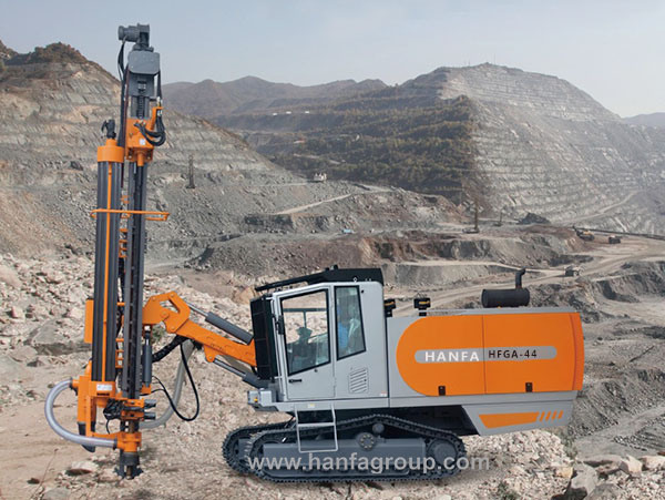 Hfga-44 Automatic DTH Surface Drill Rig, Hydraulic Portable Drilling Machine Made in China