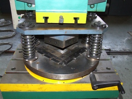 Mechanical Notching Machine for Angles (Model AC140)