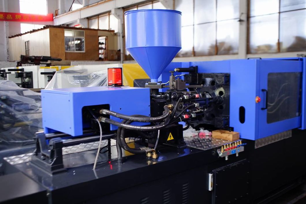 Plastic Injection Molding Machine with Servo Motor