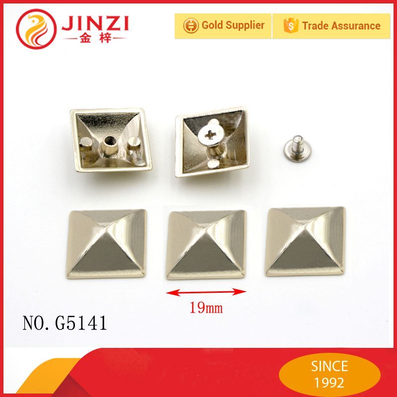 Various Size Metal Stud in Pyramid Shape