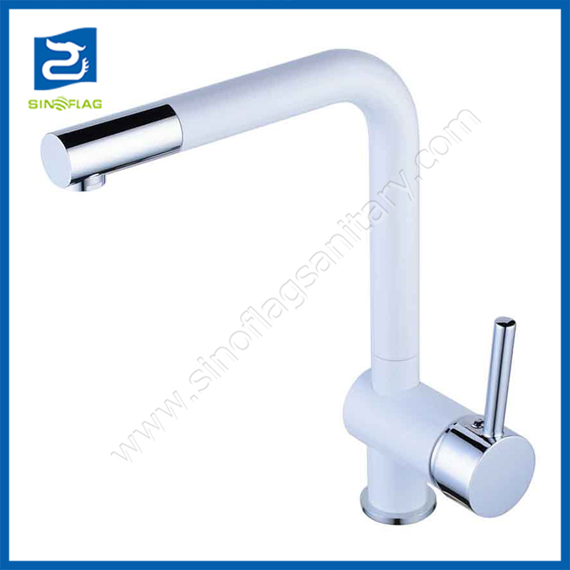 Fashionable White Pull out Loaded Kitchen Sink Mixer Tap