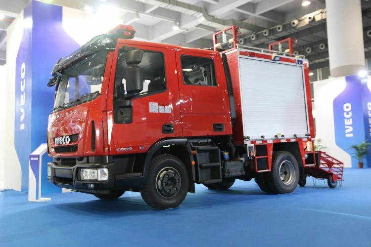 China Standard Water Foam Fire Fighting Rescue Truck
