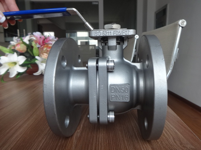 150lb 2PC Flange Ball Valve with Lockable Handle