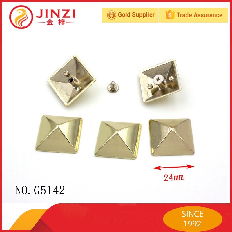 Various Size Metal Stud in Pyramid Shape