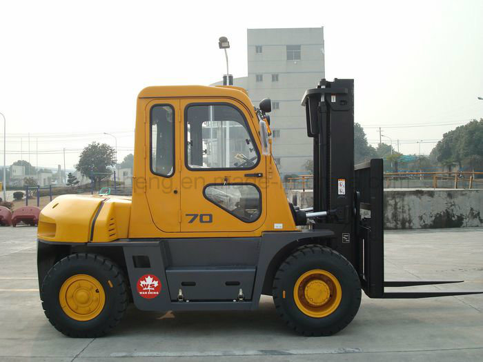 7 Ton Diesel Forklift Truck with Cabin in Affordable Price