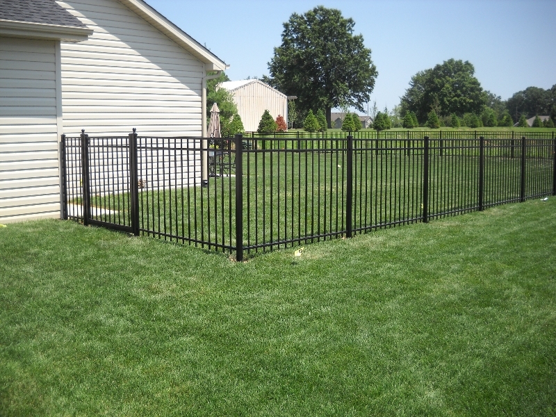 Villa Panel Fence with Black Spraying Coated
