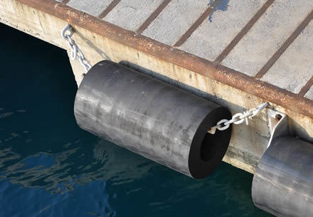 Cylindrical Rubber Fenders and W Type Fenders for Collision Avoidance in Port