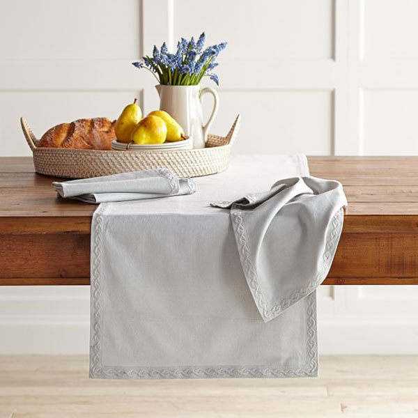 Chain Link Embroidered Table Runner (DPFR80130)