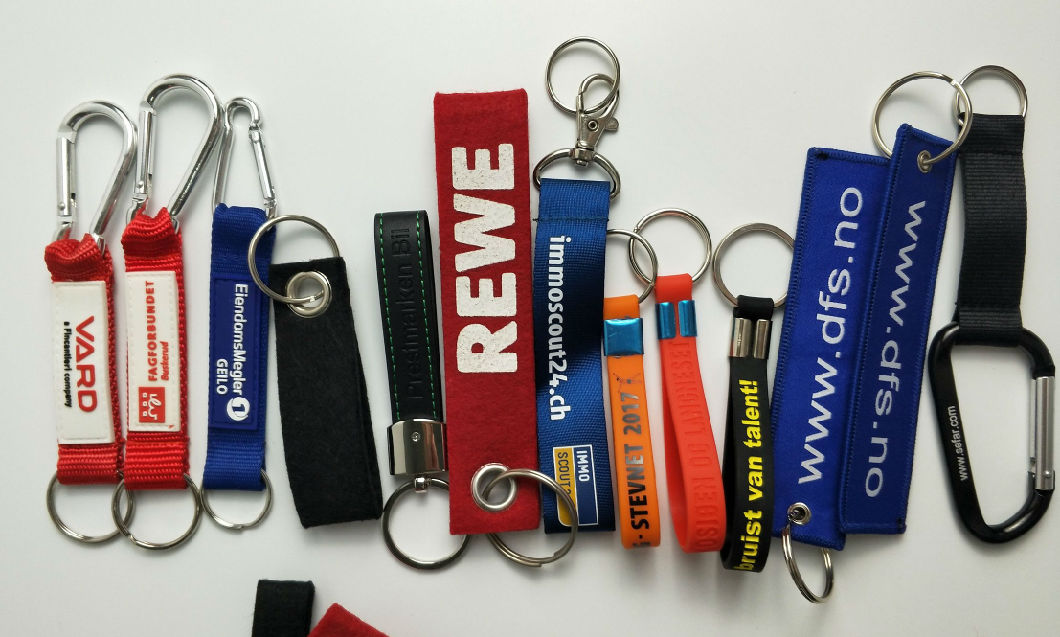 Promotional Cheap Custom Logo Short Strap Silicone Rubber Lanyard Keychains