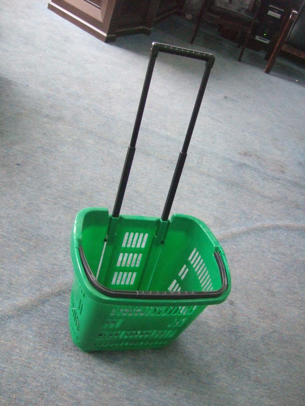 Rolling Wheeel Shopping Plastic Basket for Supermarket