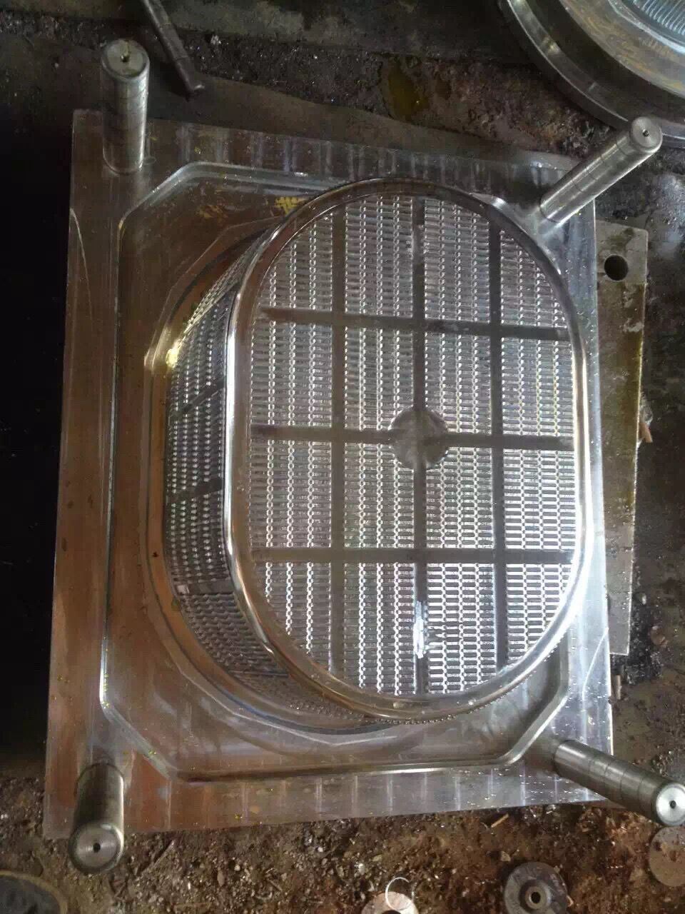 Injection Mold for The Plastic Fruit Basket