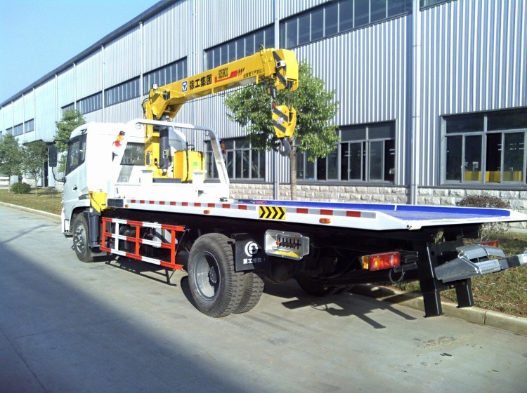 Flatbed Recovery Tow Truck with Mounted Crane