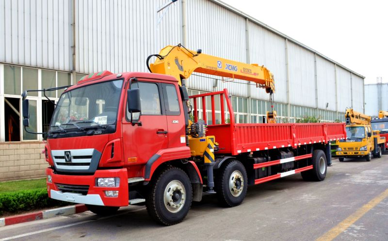 Heavy Duty Truck with 12ton Lifting Capacity Crane Hot Sell in China