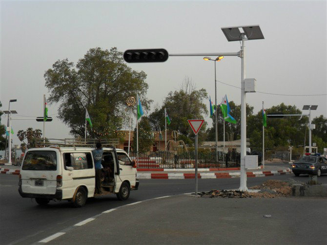 Futao Q345 4m Galvanized Traffic Light Pole Signal