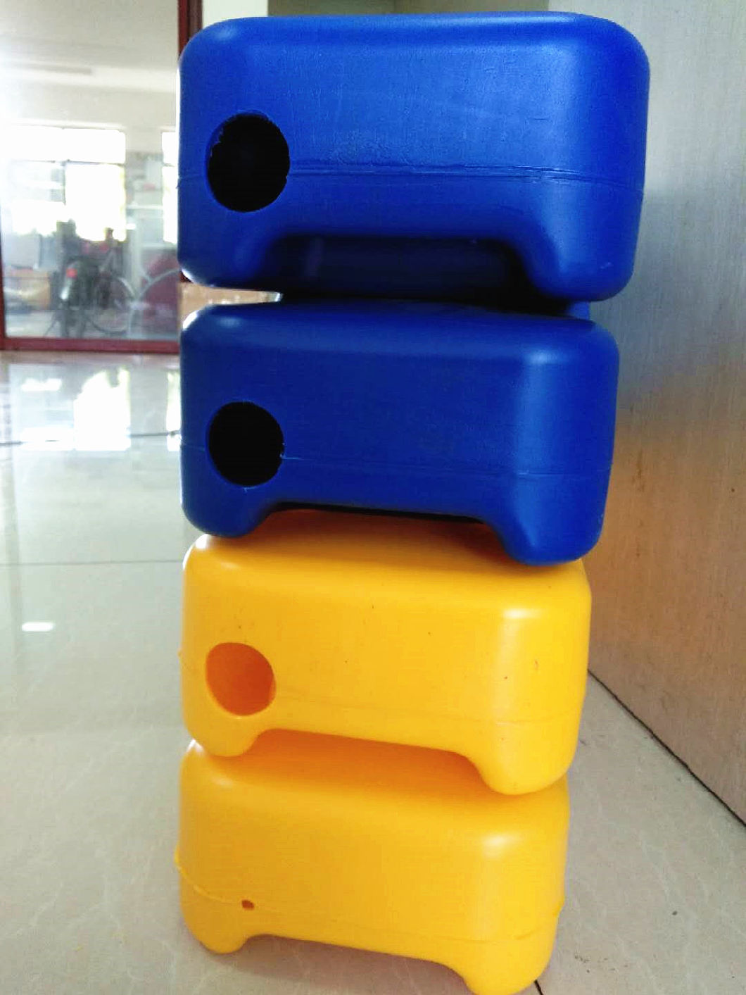 Cheap Source Factory HDPE Plastic Traffic Barrier Steel Base