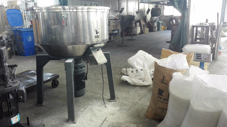 Vertical Mixer for Color Powder and Plastic Granules