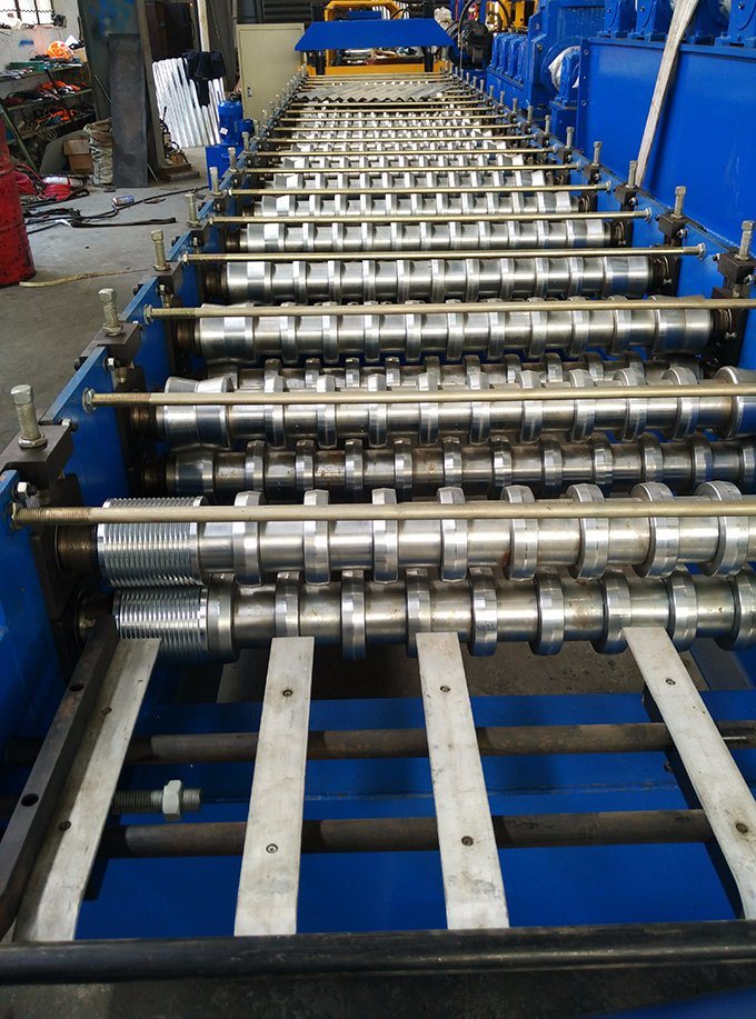 Color Steel Sheet Roll Forming Machine for Corrugated Roof