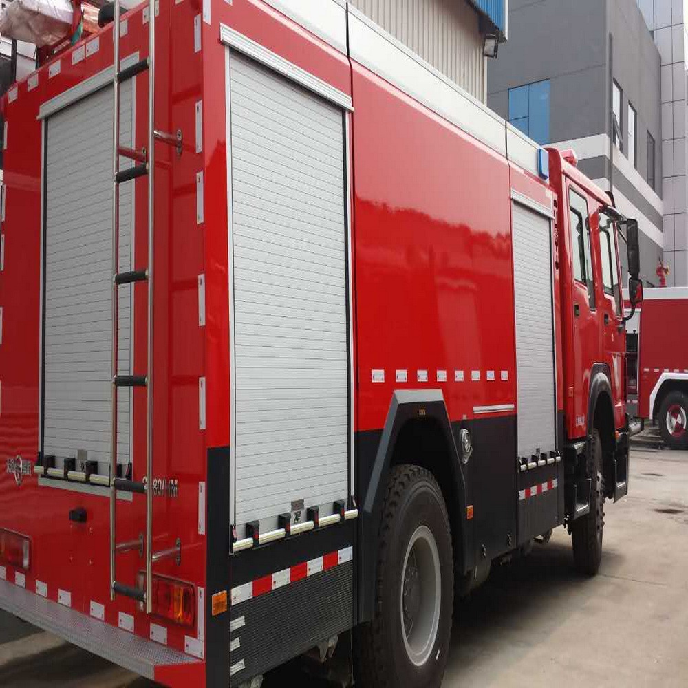 8000L Sinotruk Fire Extinguisher Foam Powder Water Tank Fire Fighting Truck