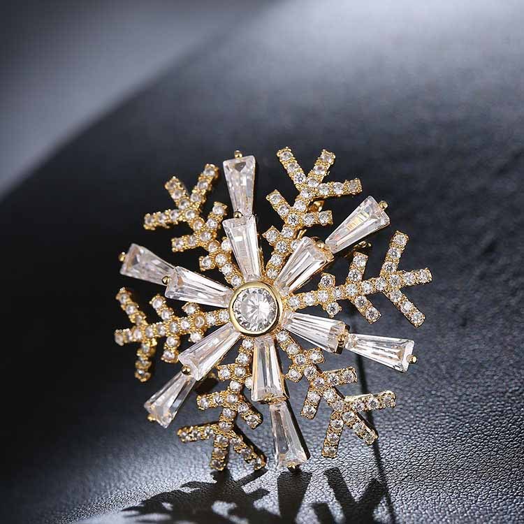 Fashion Snowflake Brooch for Women Party /Daily Use Brooch Jewelry