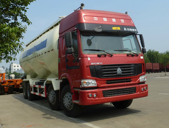 China Sinotruck HOWO 8X4 Cement Bulk Tank Truck