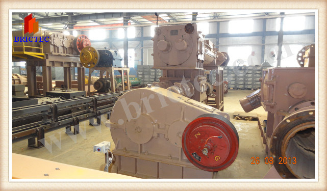Double Stage Vacuum Extruder Use in Clay Brick Making