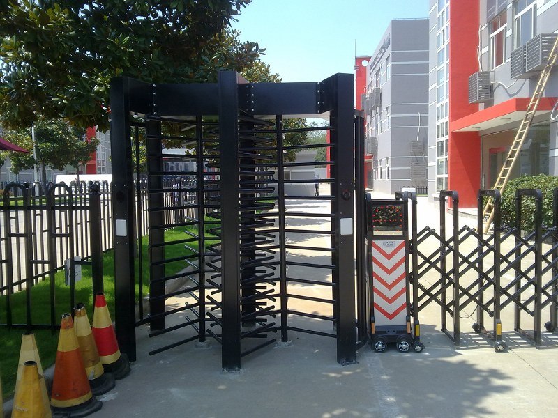 China Manufacturer Access Control System Full Height Gate