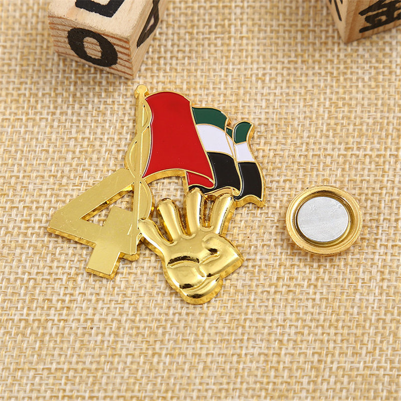 High Level Custom Magnet Metal Gold Badge with Plastic Box