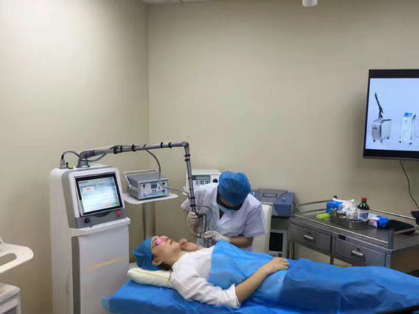 Medical Laser CO2 Fractional Laser Vagina Tightening Skin Rejuvenation Machine