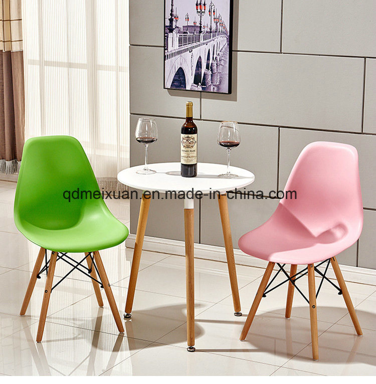 Cheap Colored Popular Plastic Eames Chairs with Wooden Legs (M-X1813)