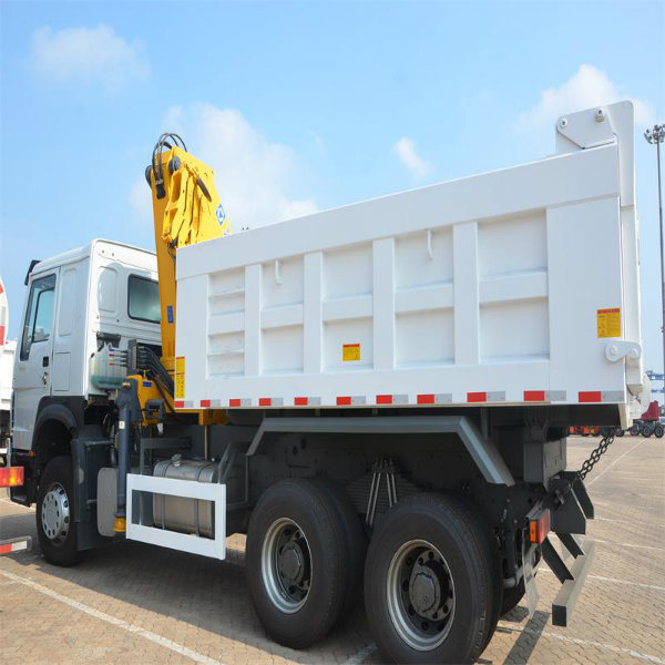 336HP 6X4 Cnhtc Tipper Sinotruk Dump Truck with Crane