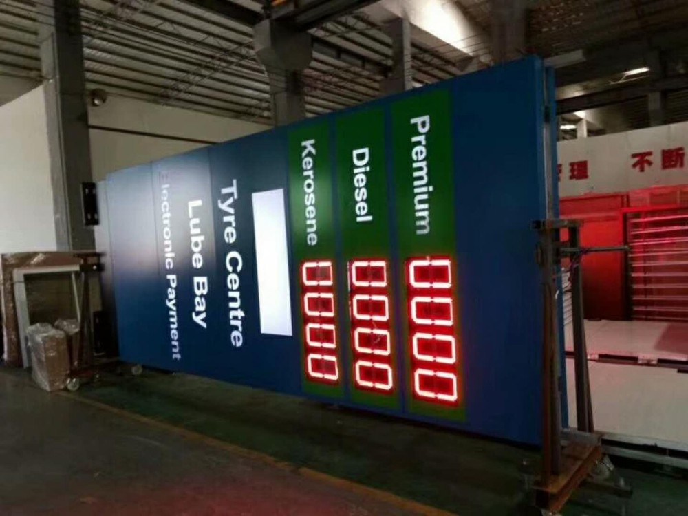 Steel Tube Pylons Steel Structure Canopy LED Price Board for Petrol Station Display