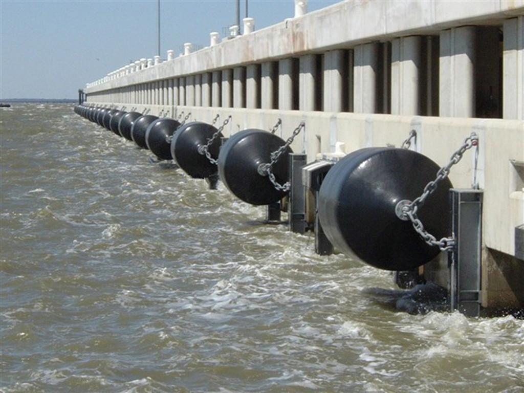 Strong Crushing Resistance Arch Fenders on Sea Port