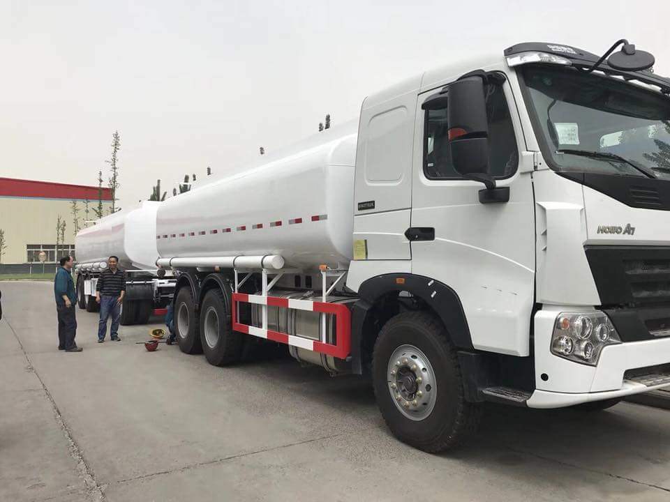 Sinotruk HOWO 25m3 6*4 Fuel Tanker Truck