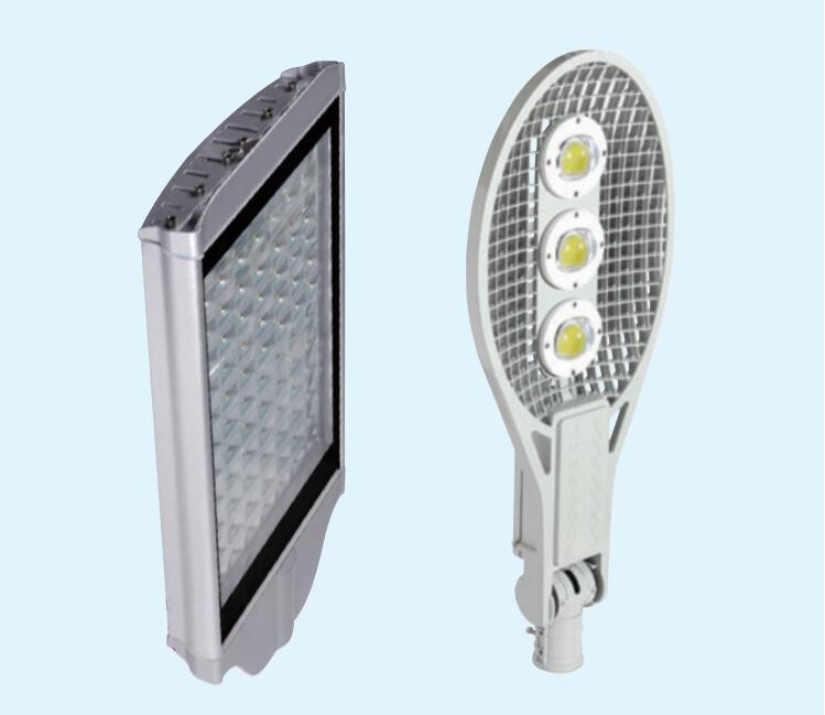 Double Arms Solar Street LED Lighting with Ce Certificate IP65