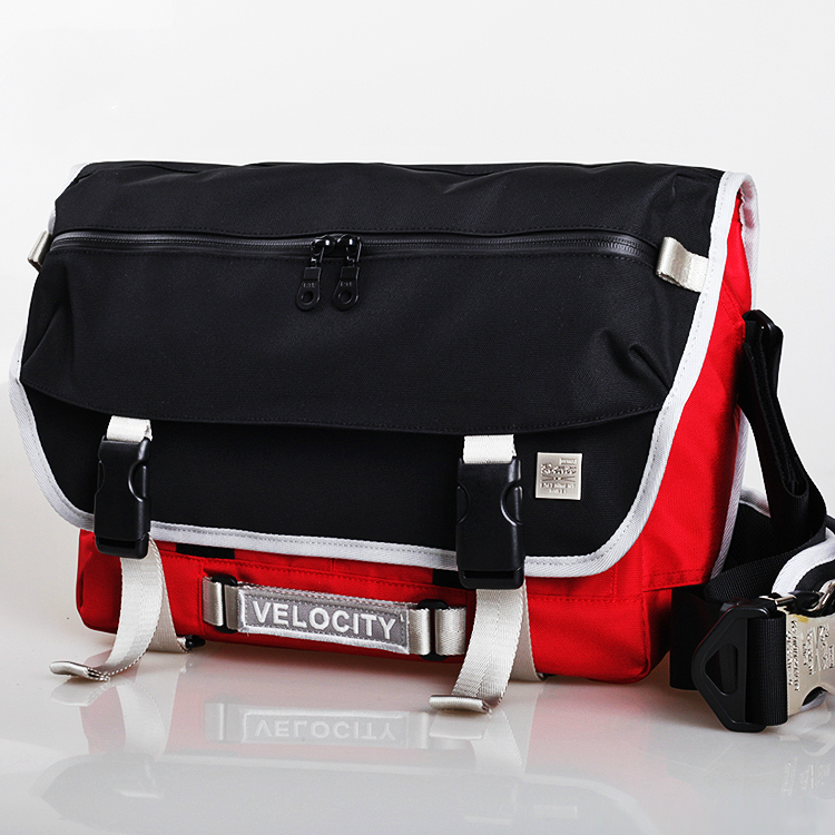 Fashion Nylon Large Capacity Messenger Bag for School Travel Sports