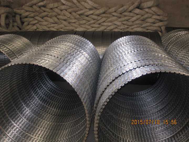 PVC Coated or Galvanized Razor Barbed Wire