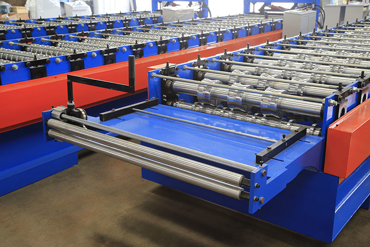 Yx25-211-844 Roof Panel Roll Forming Machine